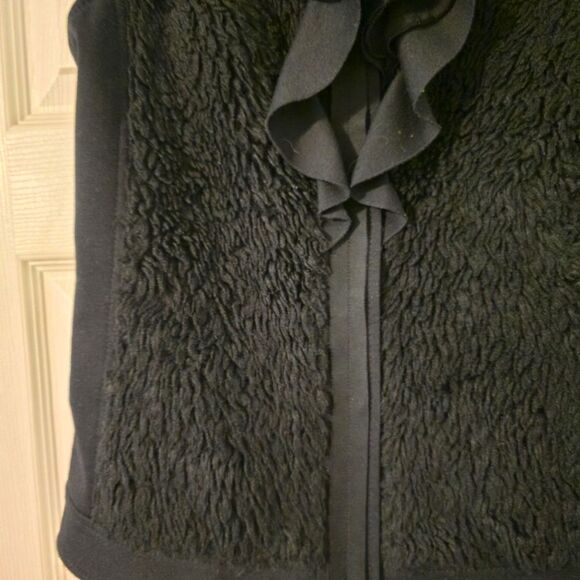 T Tahari Black Vest Women's Medium Ruffle Collar Button Up Faux Fur - Picture 4 of 7